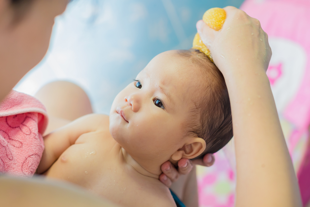 cara memandikan bayi